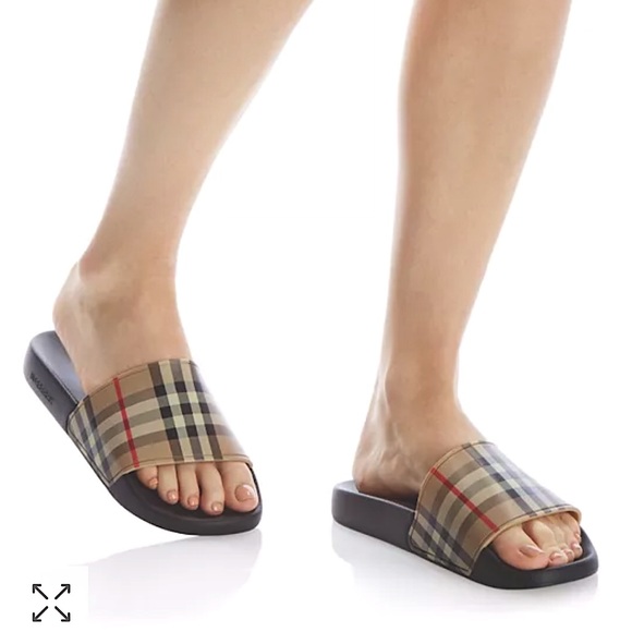 BURBERRY
Furley Vintage Check Slide Sandals - Picture 3 of 10